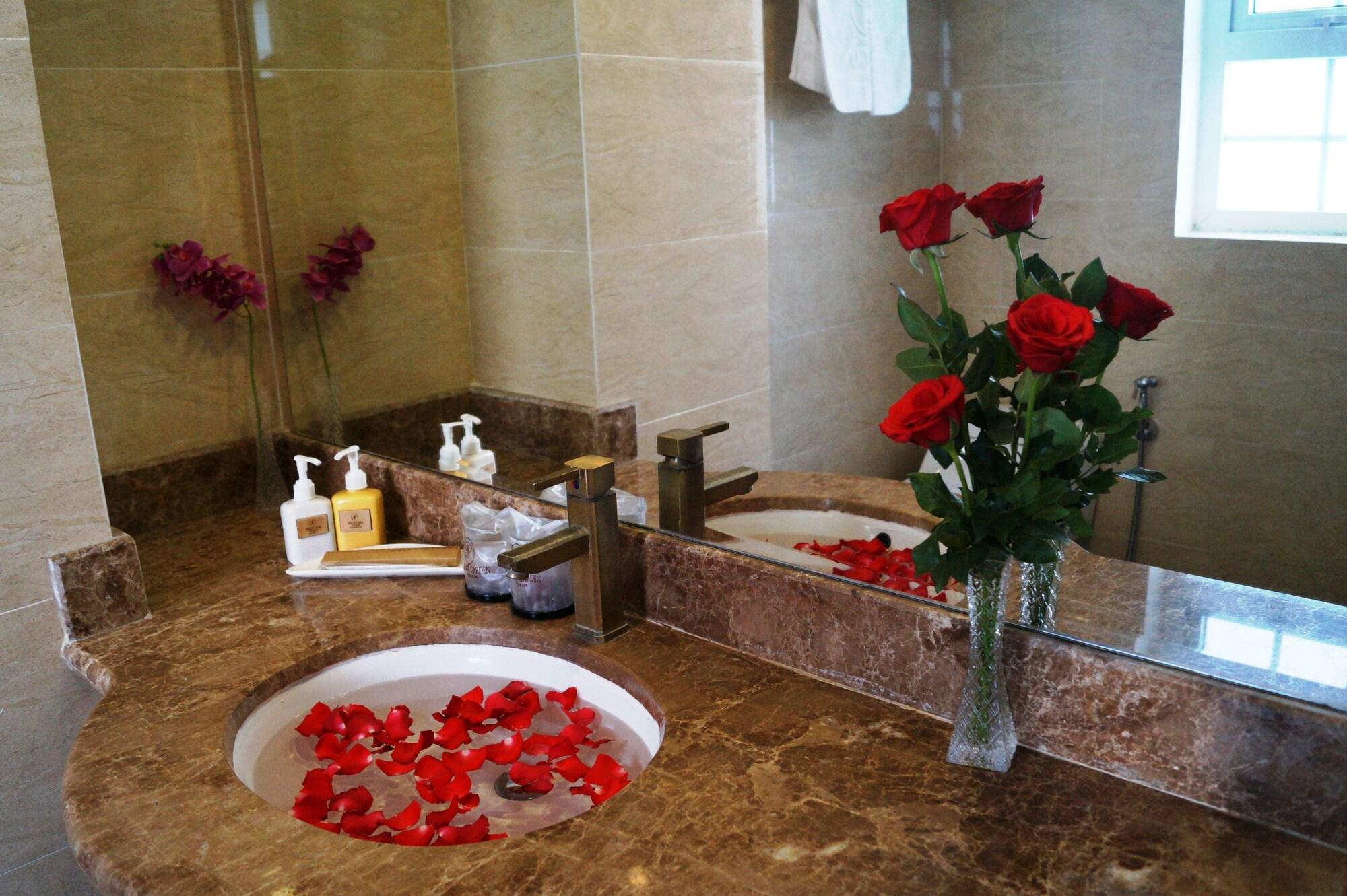 Pavillon Garden Hotel & Spa Nha Trang Beach Exterior photo
